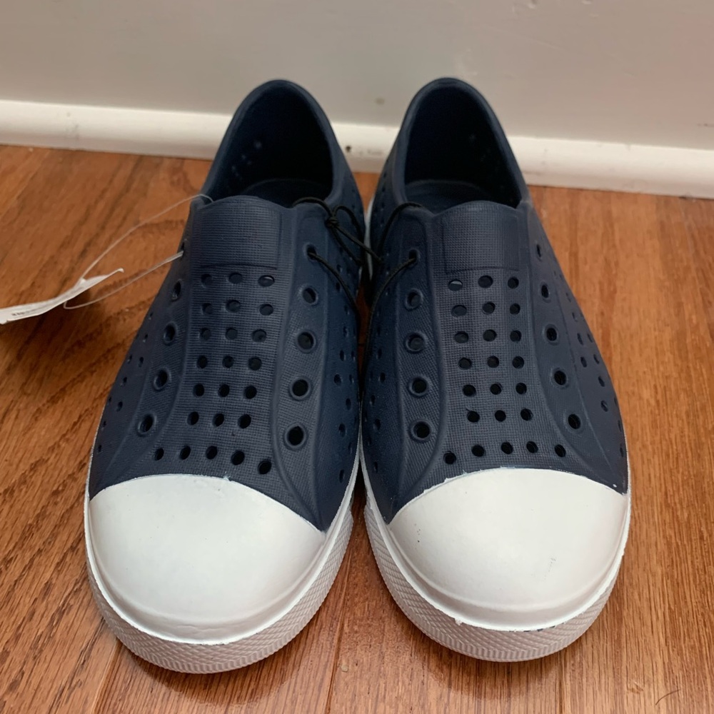NWT Slip on sneakers.